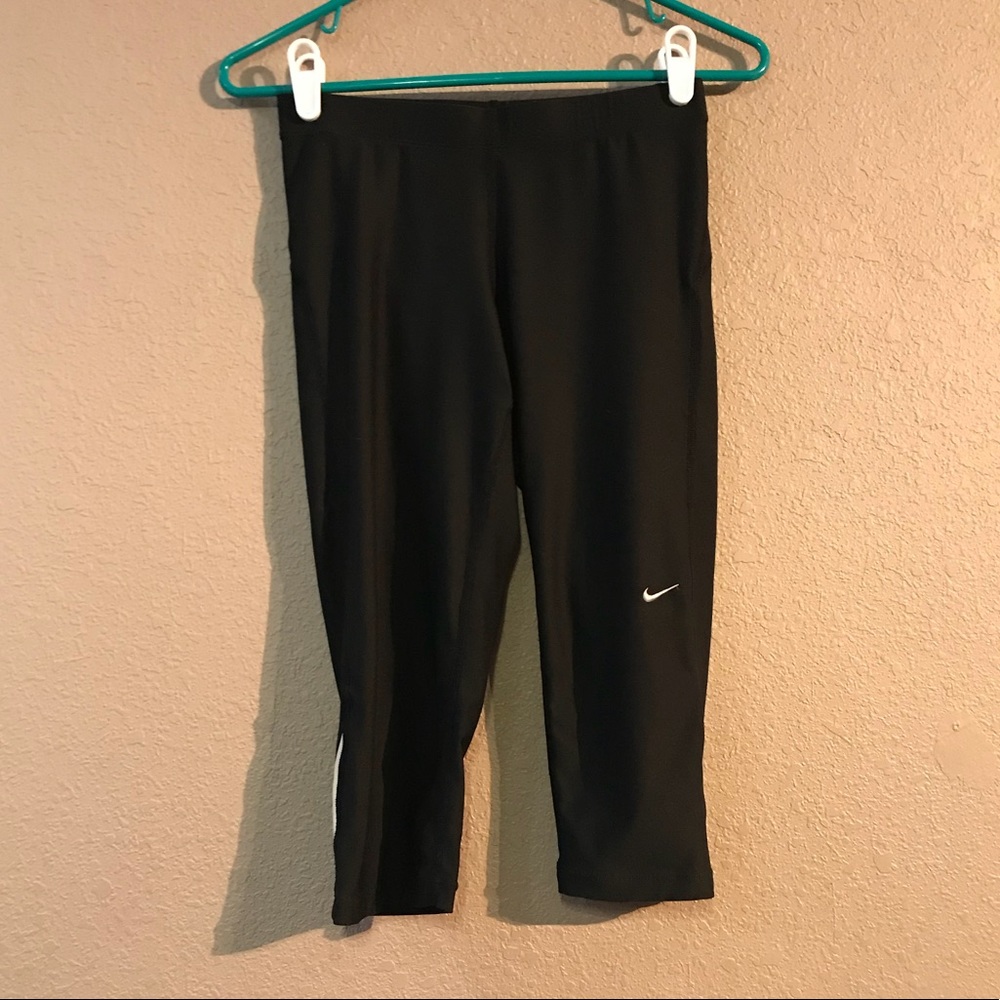 Size S Black Nike Cropped Leggings Capris
